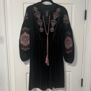 Chelsea & Theodore green Velvet Dress with Embroidery